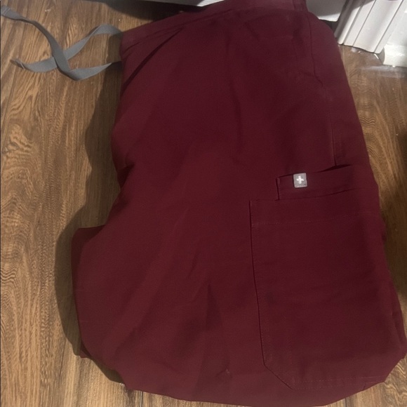 Figs Burgundy Set - Picture 2 of 5